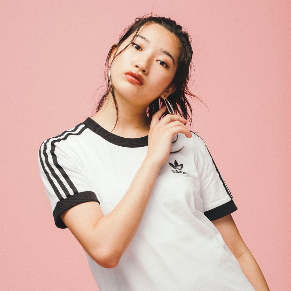 アディダス公式通販 スリーストライプス Tシャツ 3 Stripes Tee Fzg52 Ed74 オリジナルス レディース Tシャツ Adidas オンラインショップ