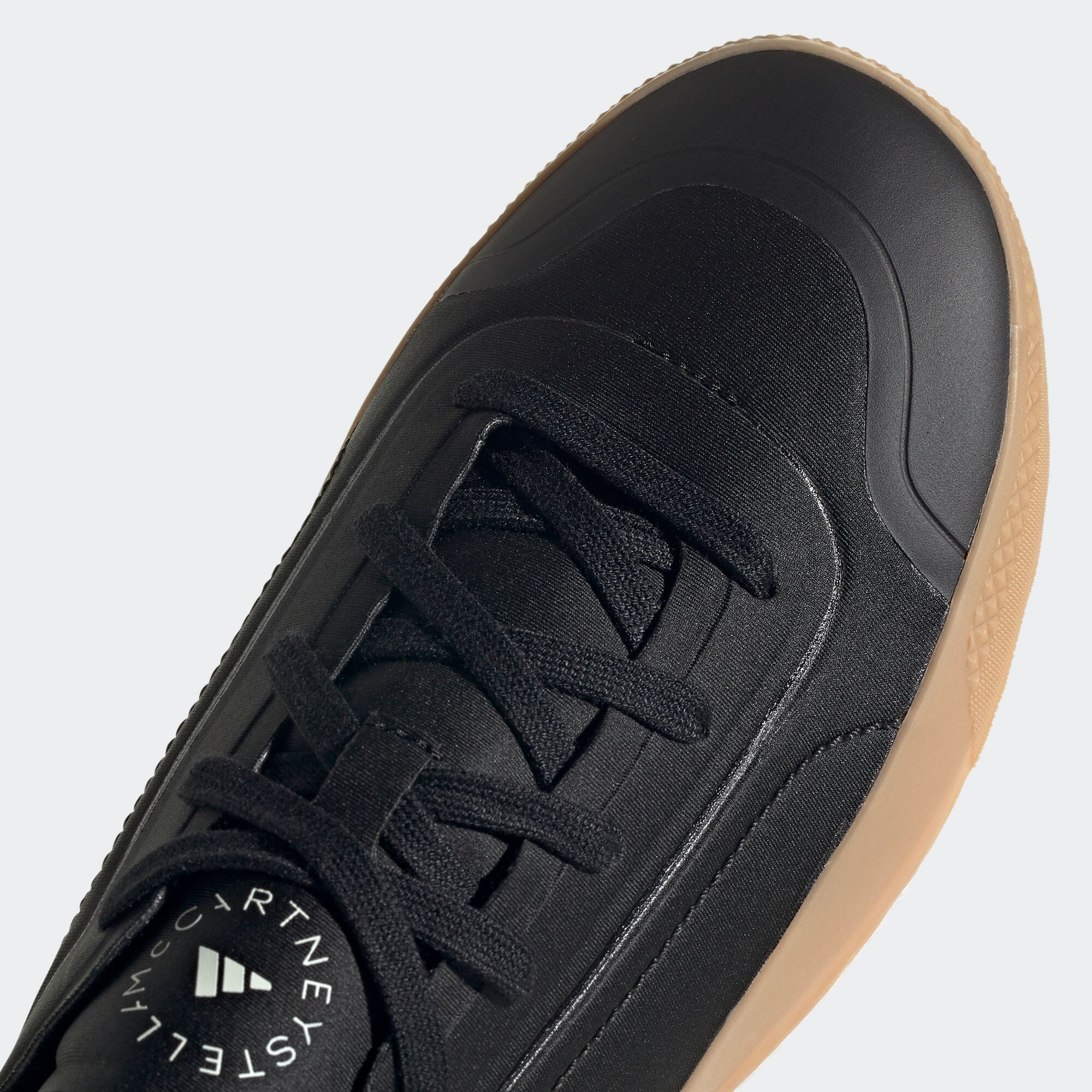 人気が高まる 新品未使用　adidas バイステラマッカートニー　トレイノ　黒　23.5 スニーカー