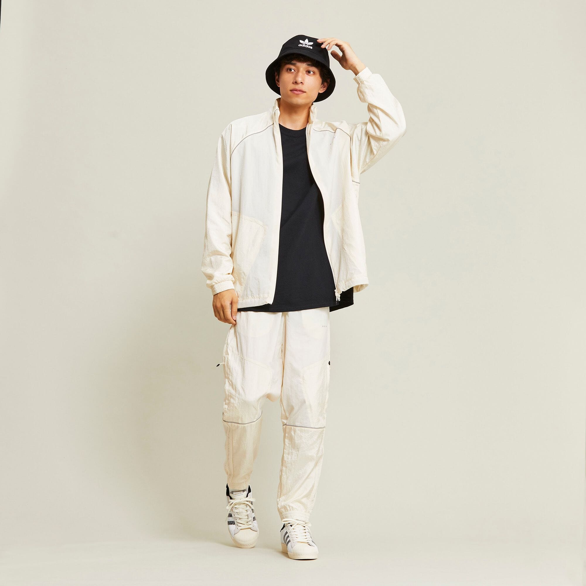 最大87%OFFクーポン 新品 adidas Reveal 異素材ミックス ショーツ M