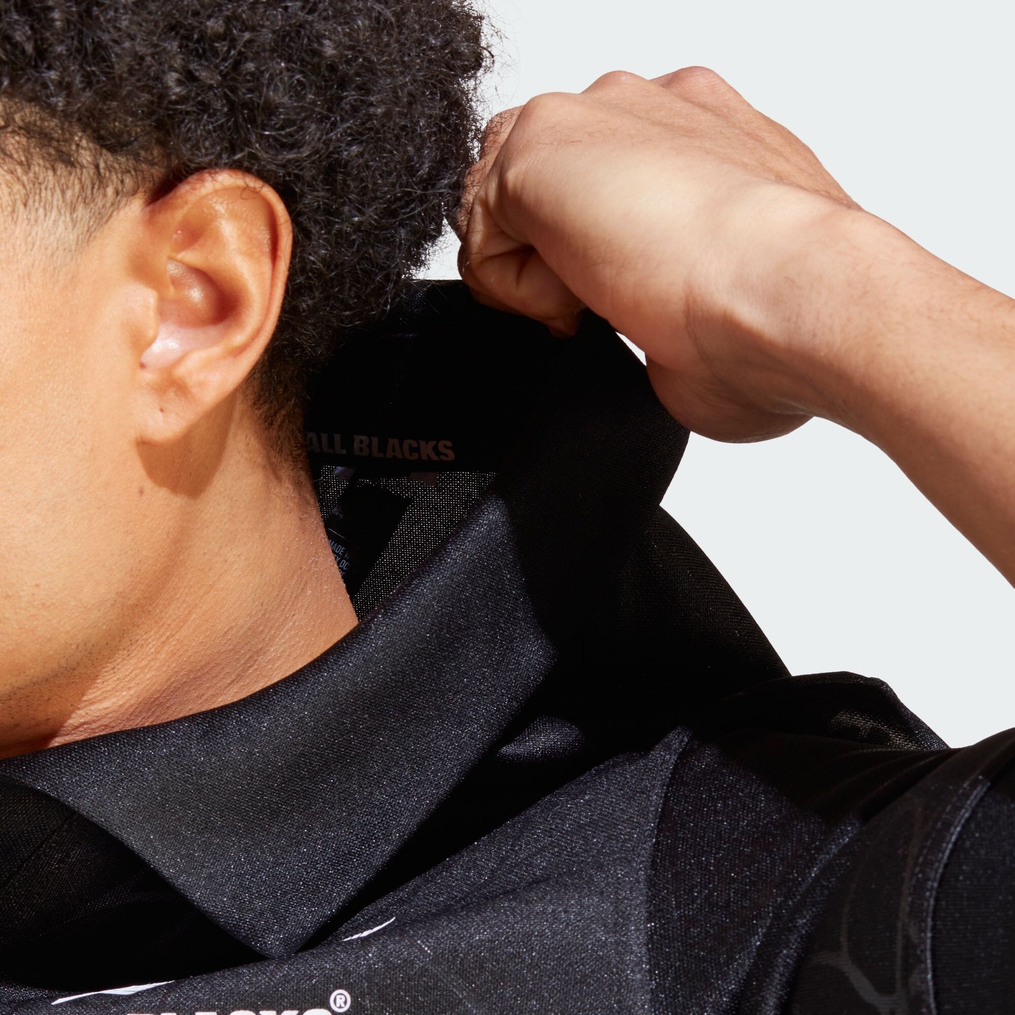 ブランド品専門の アディダス adidas 返品可 ラグビー オールブラックス グラフィック 半袖Tシャツ メンズ ウェア 服 トップス Tシャツ 黒  ブラック IB4893 半袖