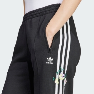 【アディダス公式通販】刺しゅうフラワー パンツ [GZR49]｜[IJ7086]｜オリジナルス レディース パンツ｜adidas オンラインショップ