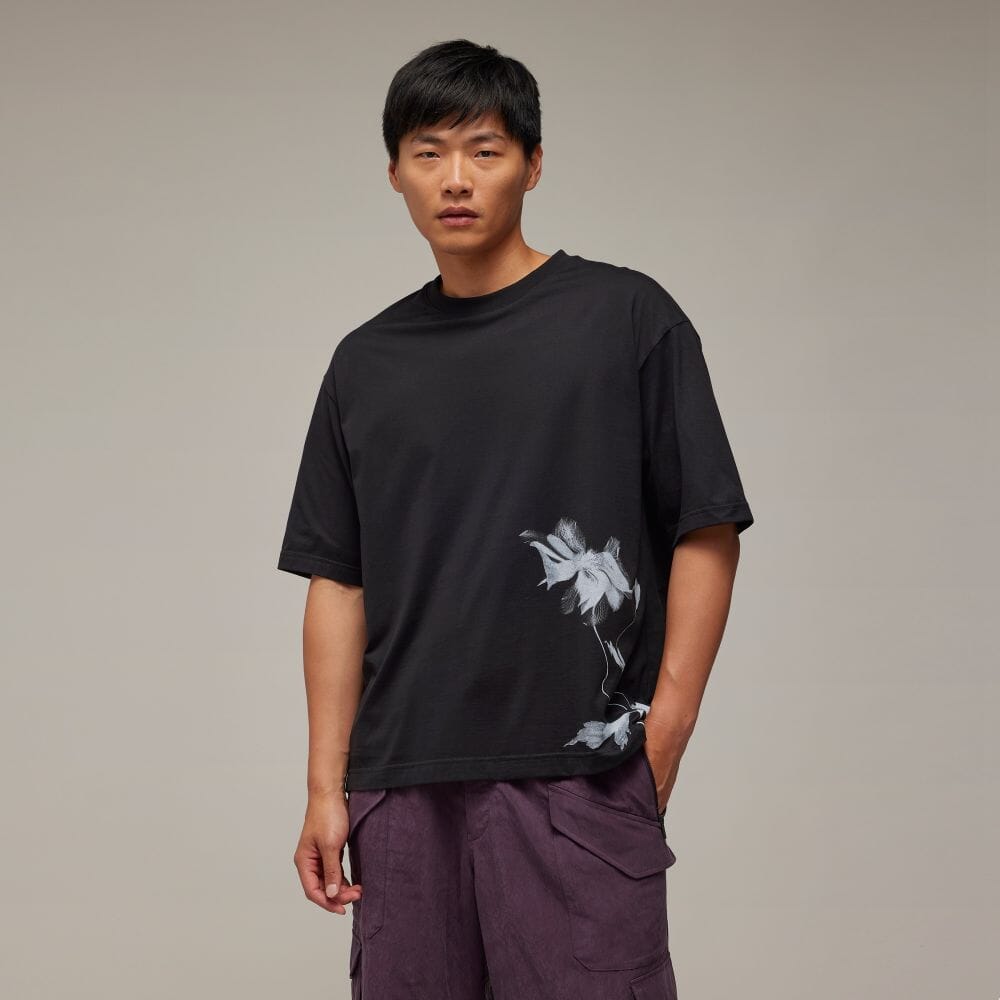 アディダス公式通販】Y-3 GRAPHIC SHORT SLEEVE TEE [JRT55]｜[IN4349 