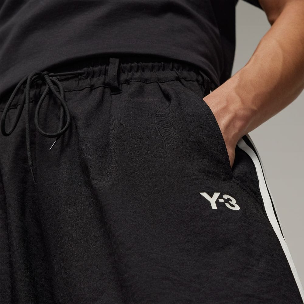 アディダス公式通販】Y-3 REAL MADRID TRAVEL SHORTS [JNS32]｜[IV5779 